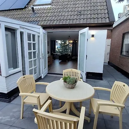 Σπίτι διακοπών Vrijstaande Luxe Woning Met Privetuin In
