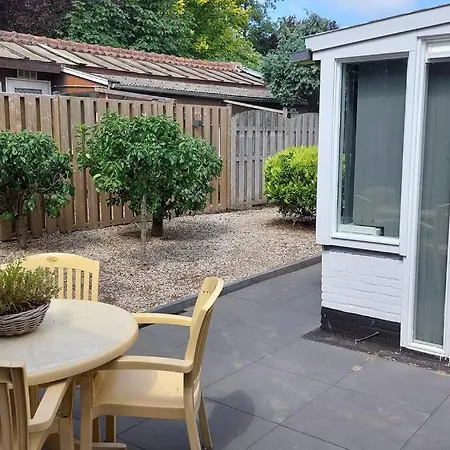 Σπίτι διακοπών Vrijstaande Luxe Woning Met Privetuin In *
