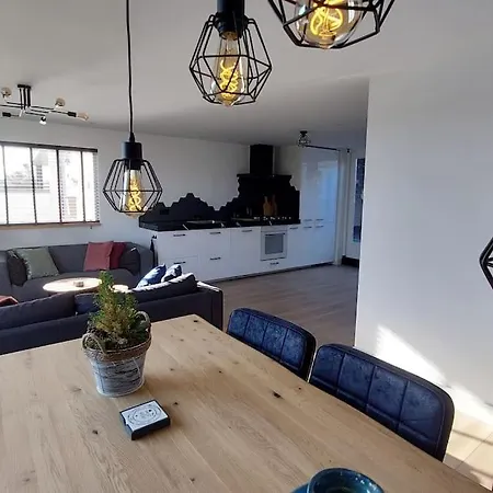 Σπίτι διακοπών Vrijstaande Luxe Woning Met Privetuin In *